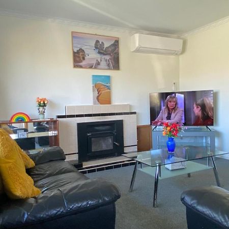 3 Bedroom Home By The Reserve Rotorua Exterior photo